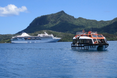 schiff-mit-tenderboot